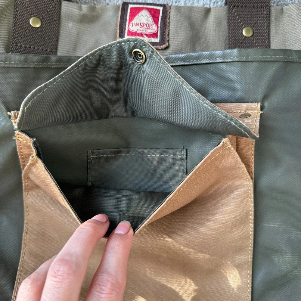 JanSport Seattle Skip Yowell Green Machine Brannon Messenger Tote Bag Rare